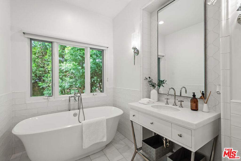9928 Toluca Lake Avenue - Photo 23