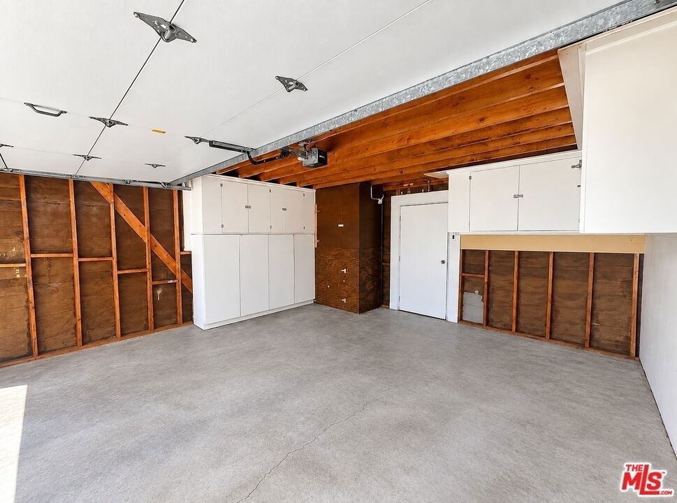 11735 Valley View Avenue - Photo 16