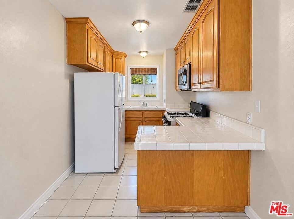 11735 Valley View Avenue - Photo 2