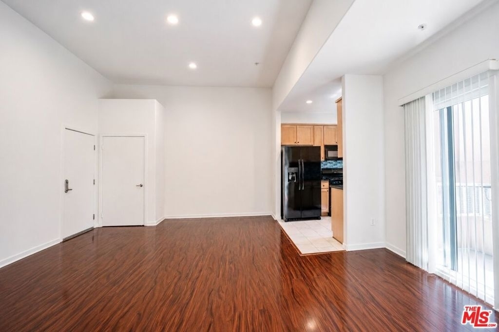 12132 Hart Street - Photo 5