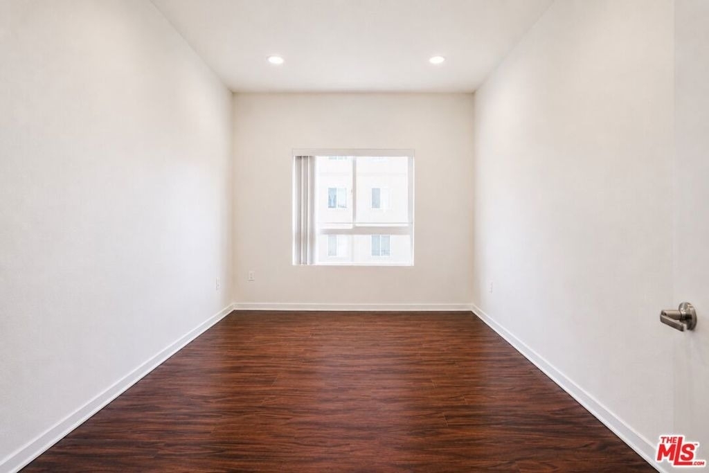 12132 Hart Street - Photo 14