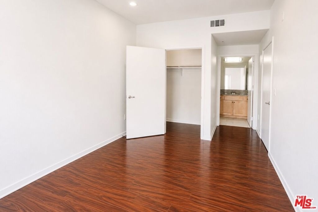 12132 Hart Street - Photo 10