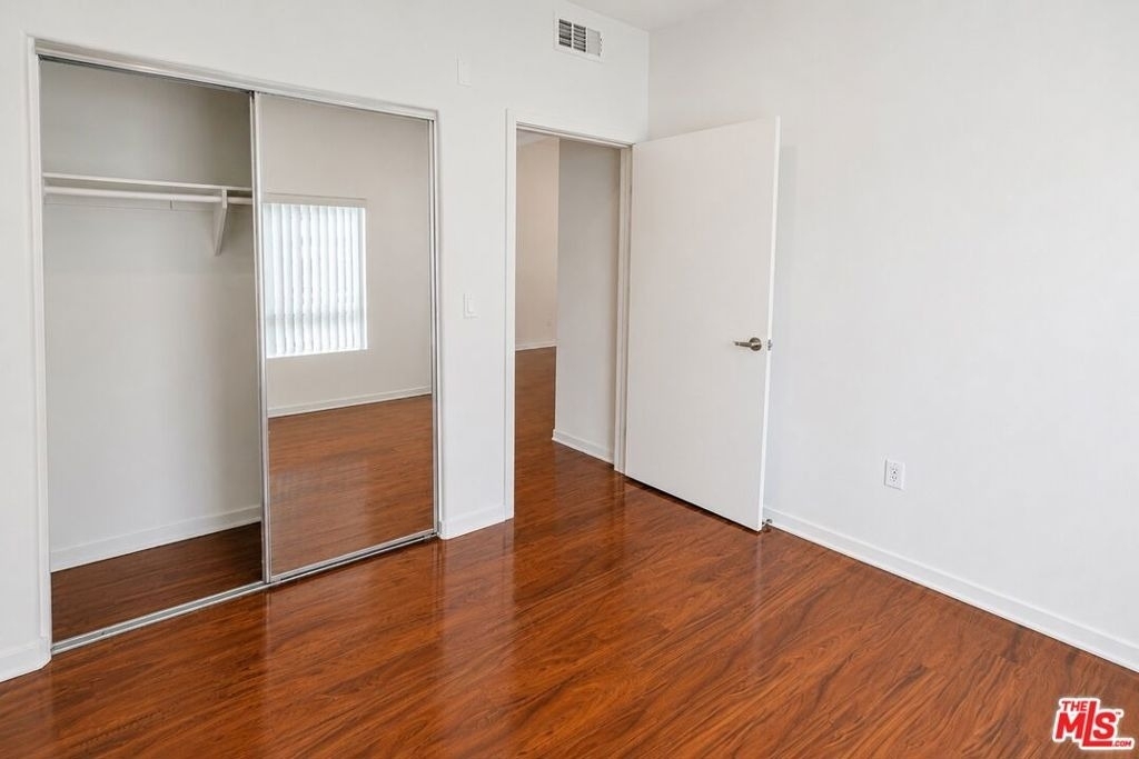 12132 Hart Street - Photo 17