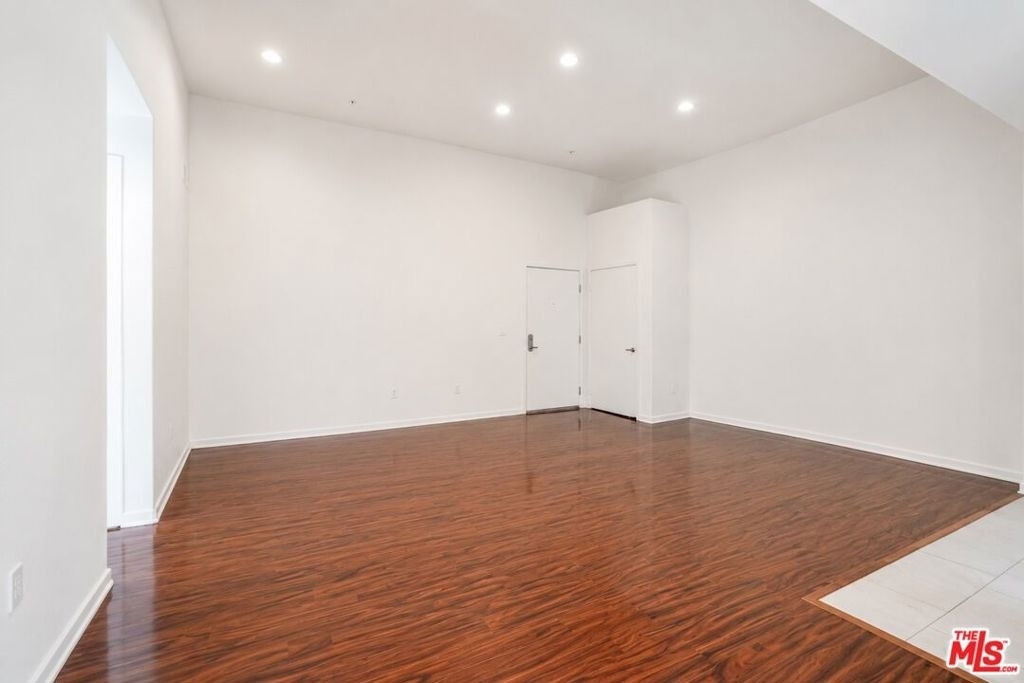 12132 Hart Street - Photo 6