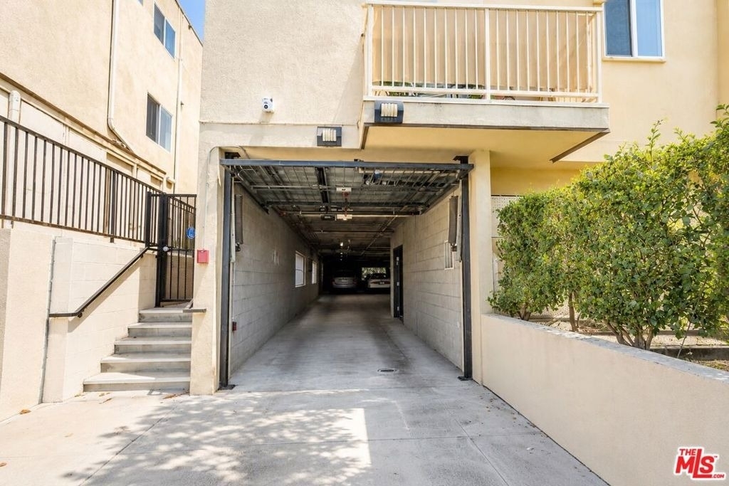 12132 Hart Street - Photo 21