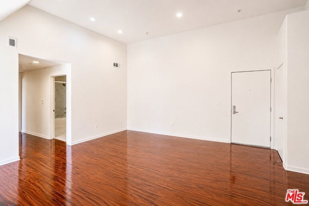 12132 Hart Street - Photo 3