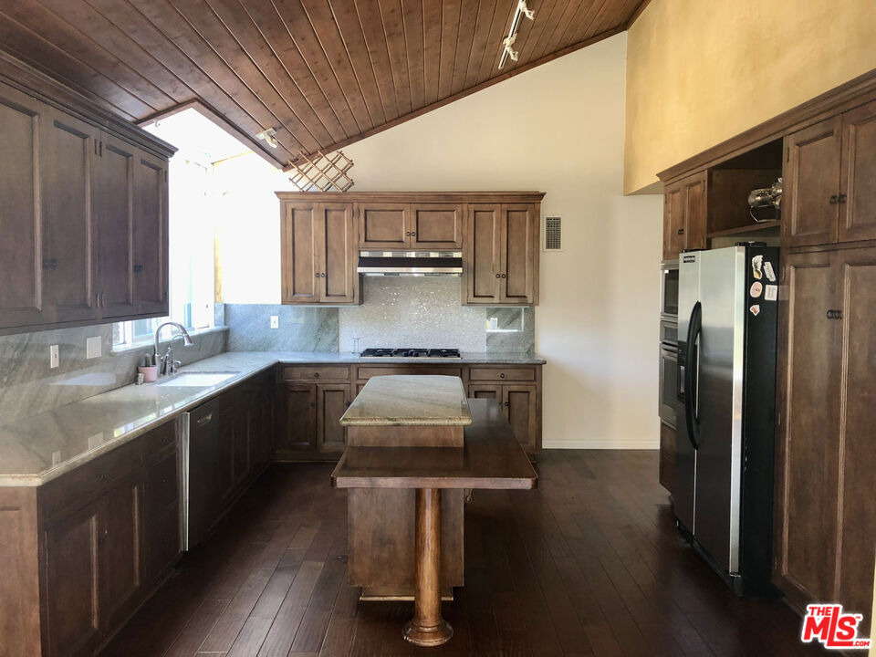 708 Thornhill Road - Photo 3