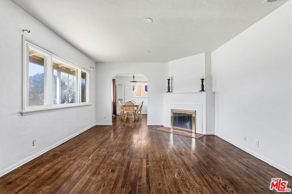 6651 W 88th Street - Photo 2