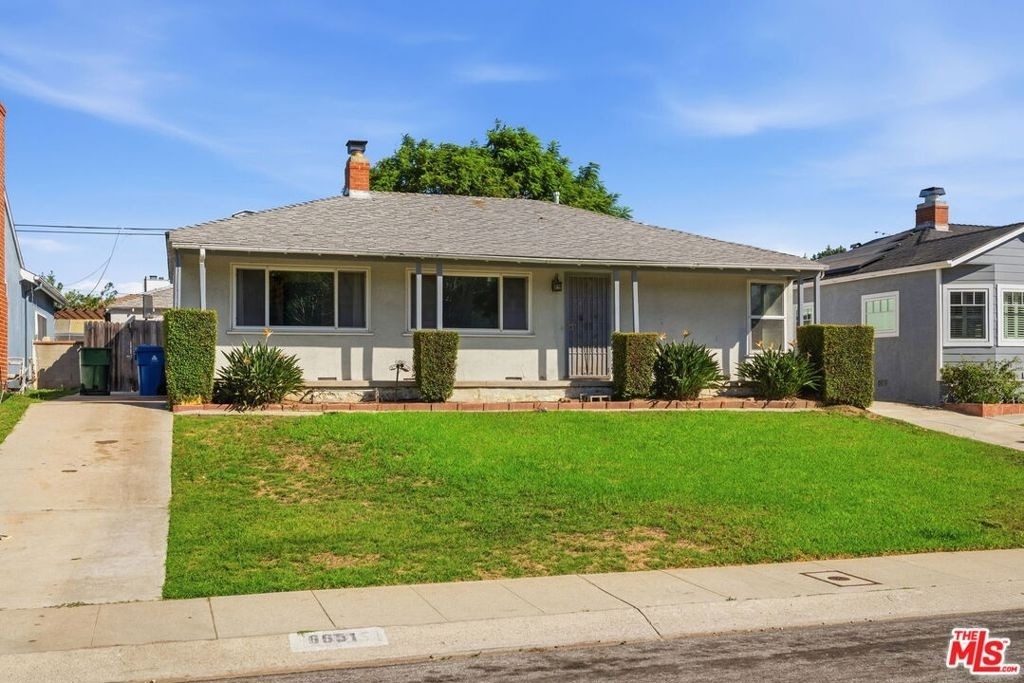 6651 W 88th Street - Photo 1
