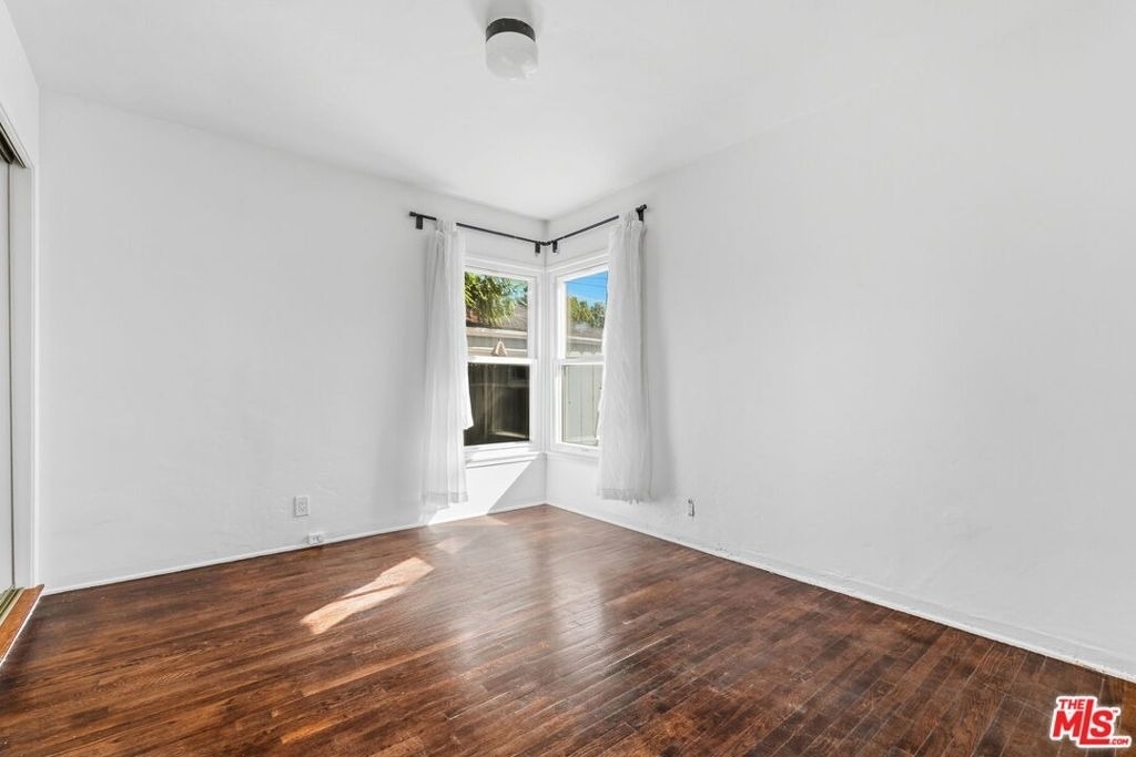 6651 W 88th Street - Photo 10