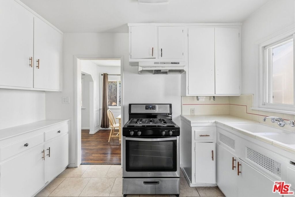6651 W 88th Street - Photo 8