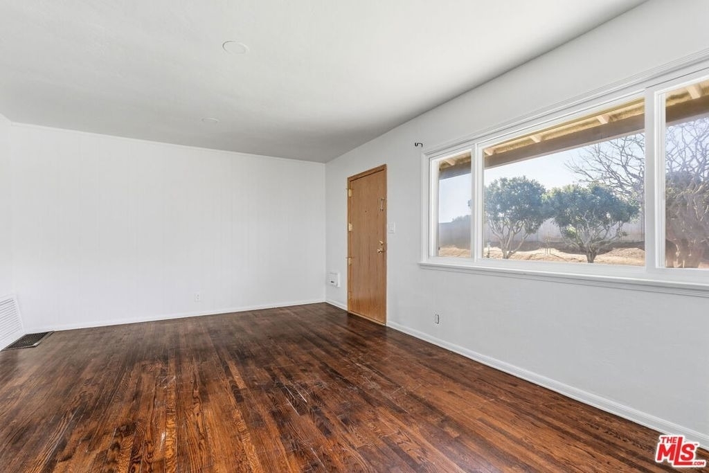 6651 W 88th Street - Photo 6