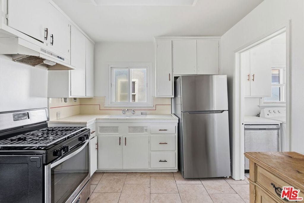 6651 W 88th Street - Photo 9