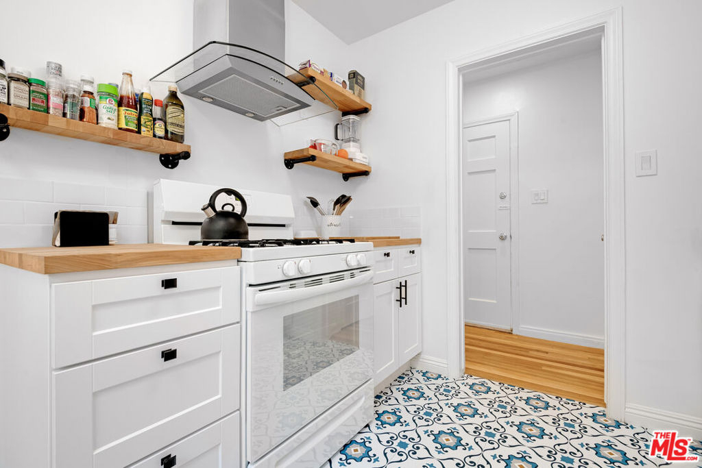 407 Shirley Place - Photo 8