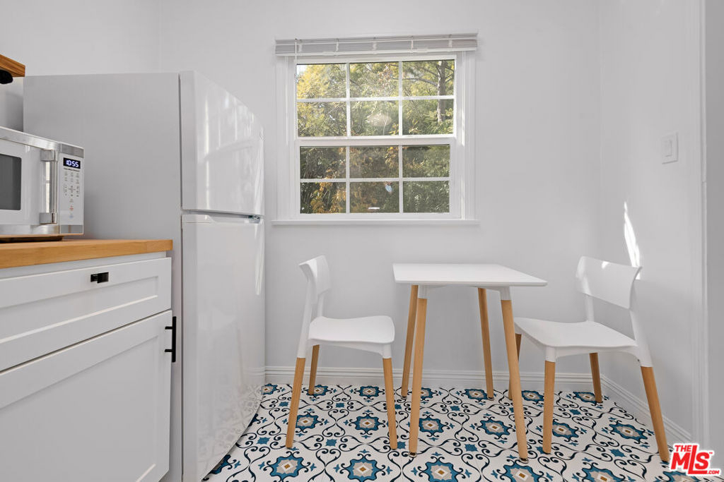 407 Shirley Place - Photo 9