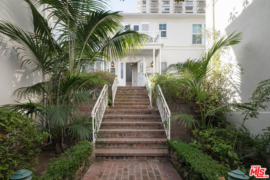407 Shirley Place - Photo 1