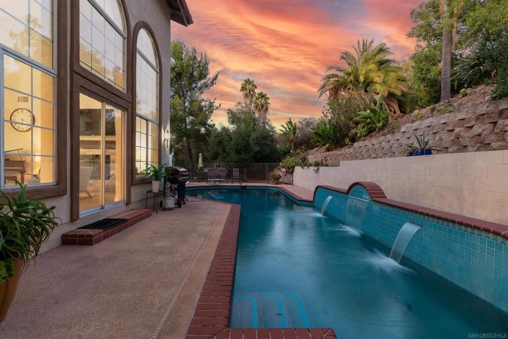 1696 Gil Way - Photo 2