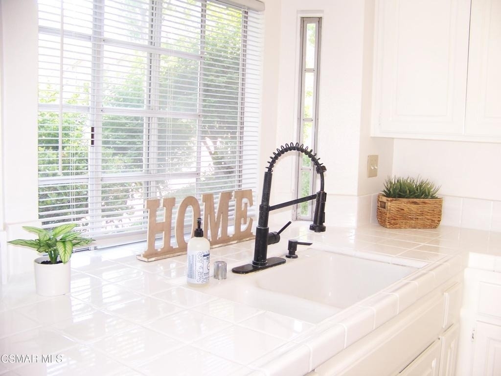 31005 Lexington Way - Photo 4