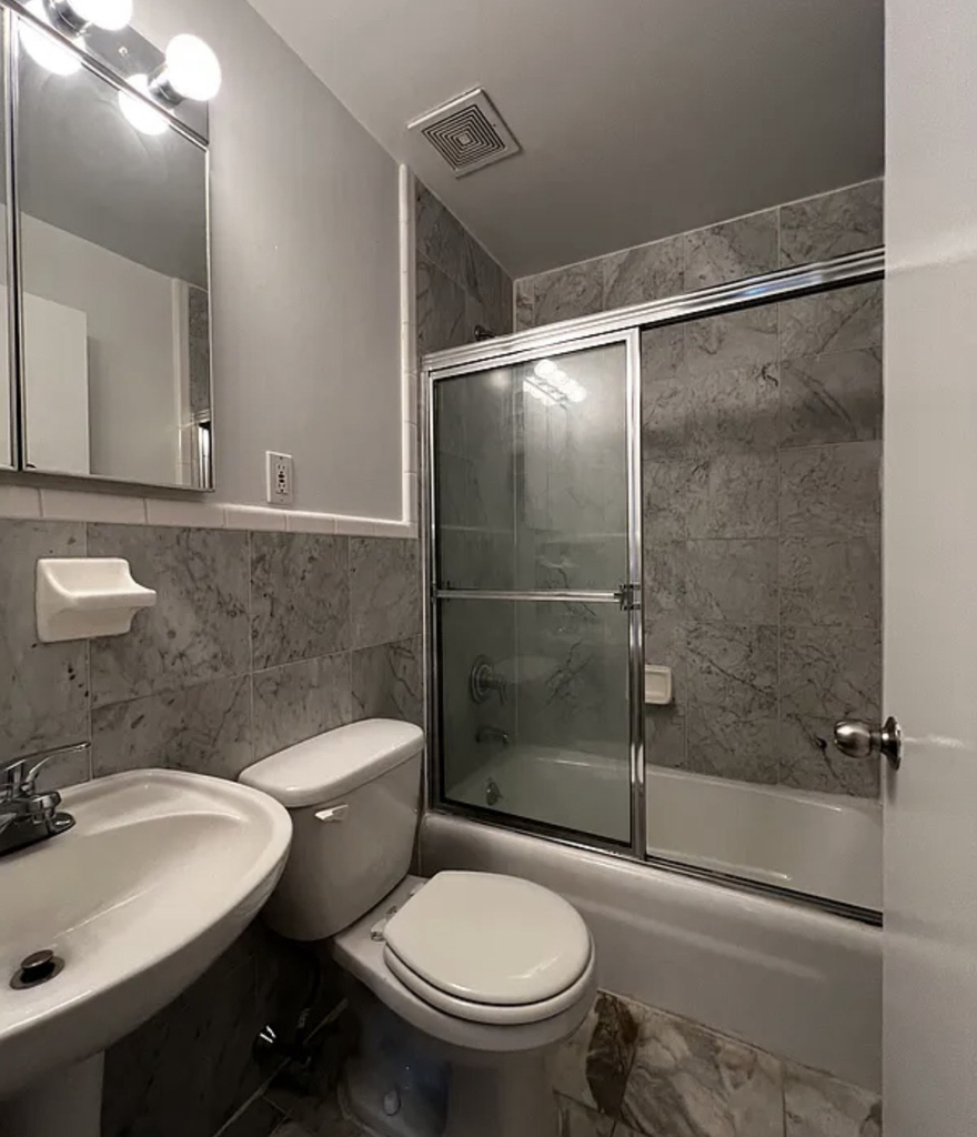130 East 24th Street - Photo 5