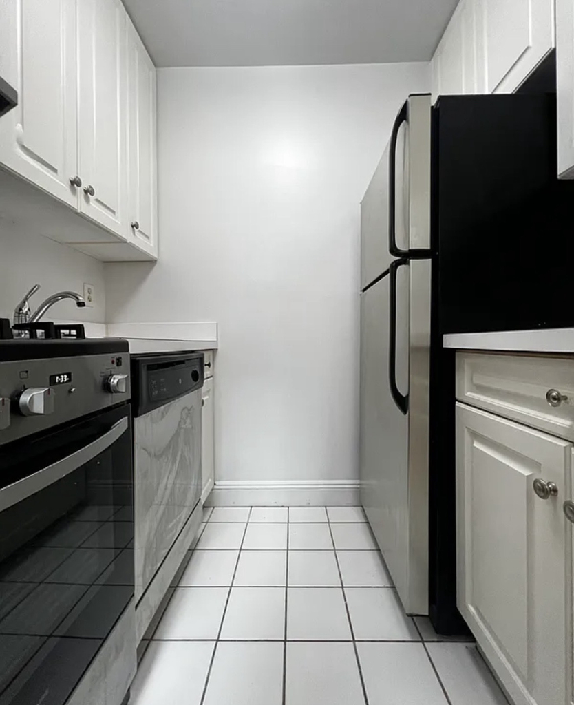 130 East 24th Street - Photo 4