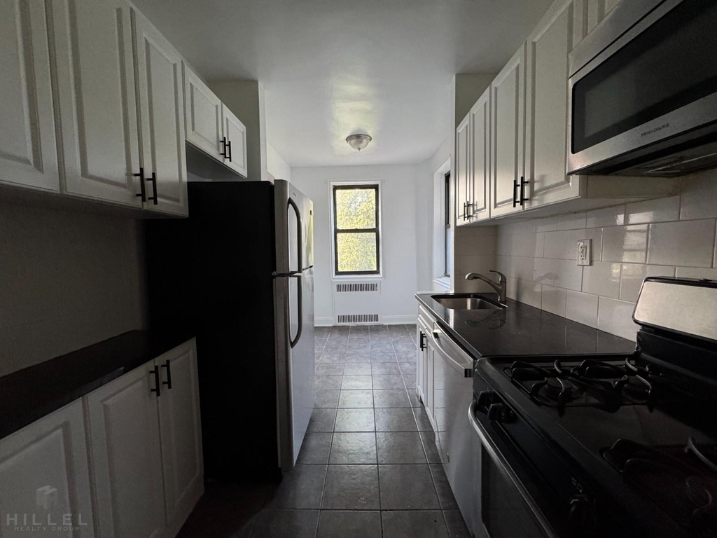 Skillman Ave. - Photo 1