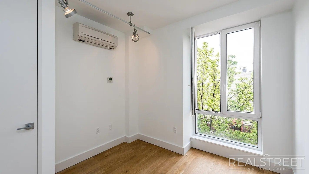 74 Maujer Street - Photo 9