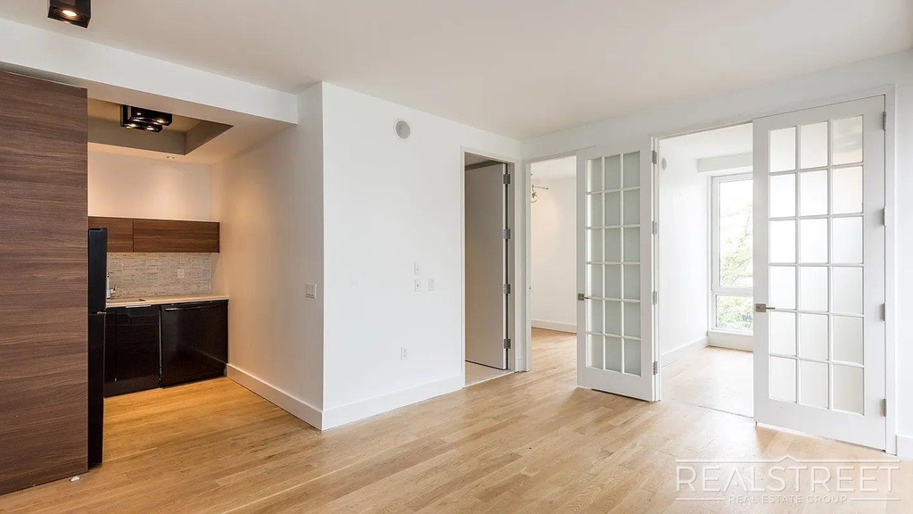 74 Maujer Street - Photo 1