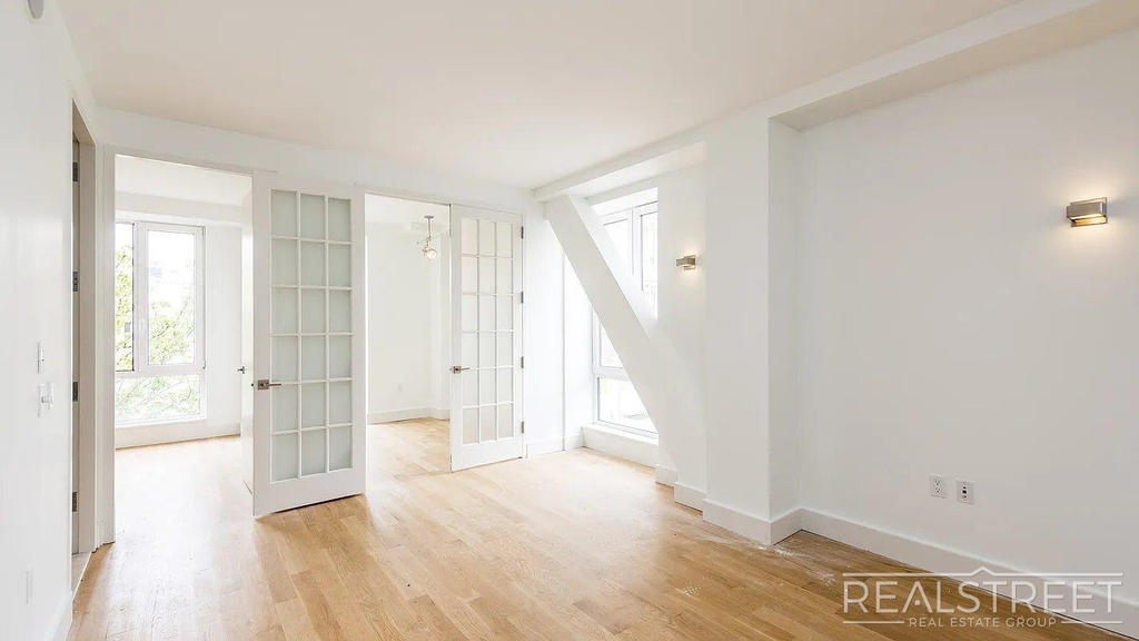 74 Maujer Street - Photo 2
