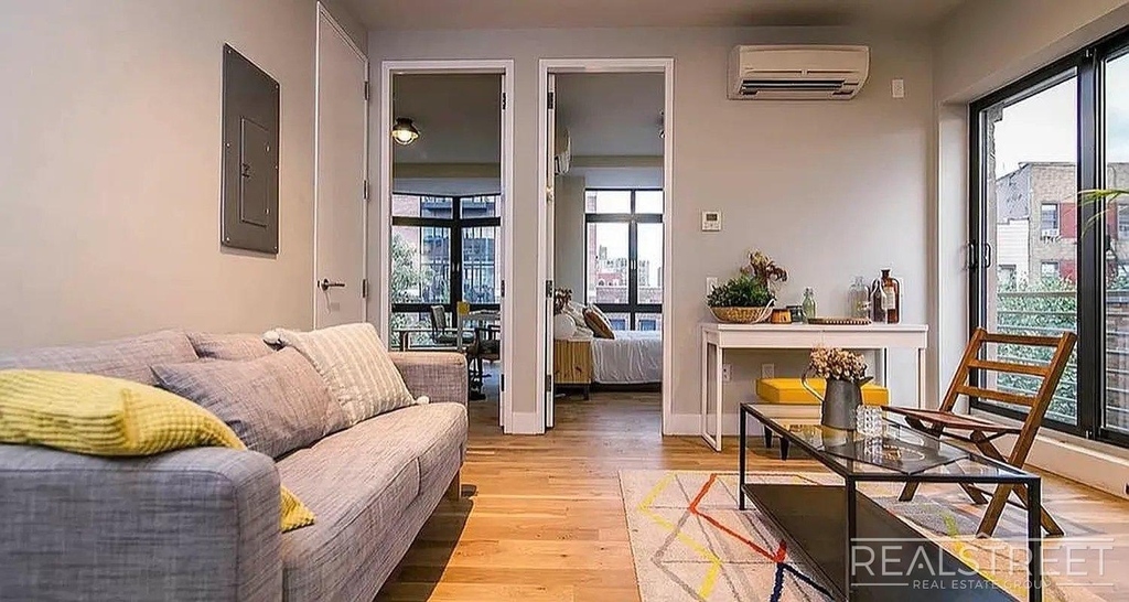 185 Leonard Street - Photo 1