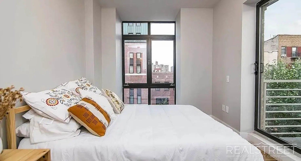 185 Leonard Street - Photo 6