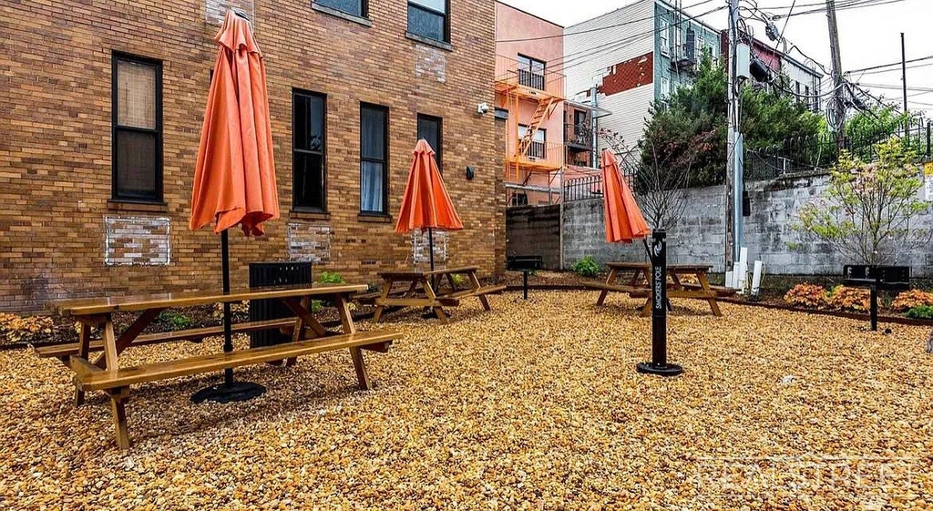 185 Leonard Street - Photo 11
