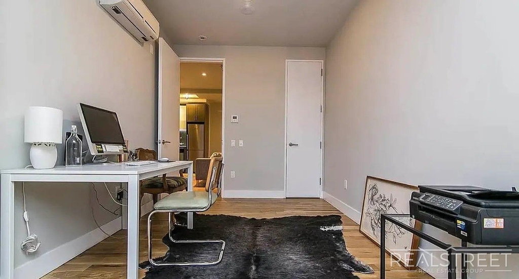 185 Leonard Street - Photo 4