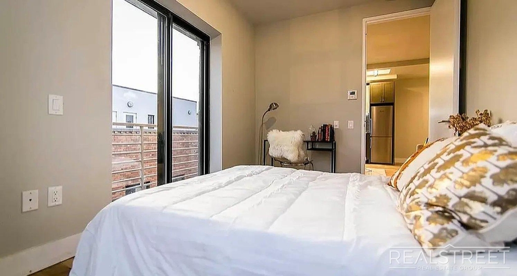 185 Leonard Street - Photo 8