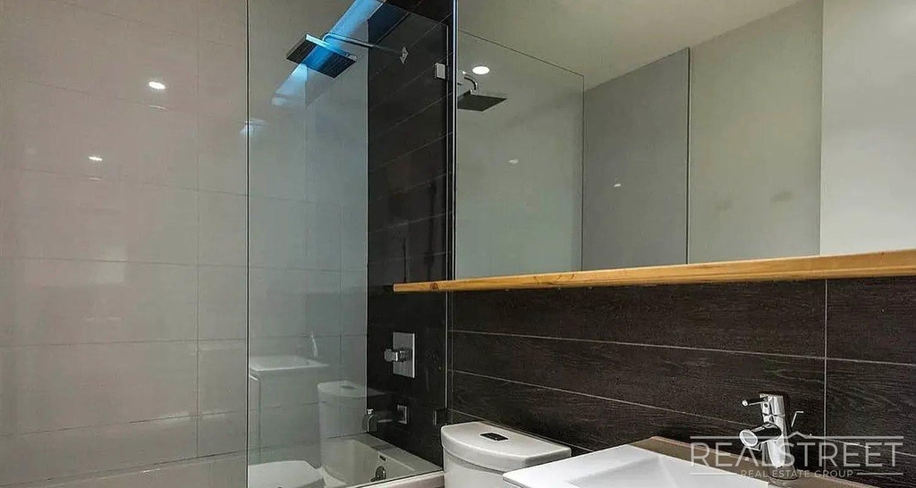 185 Leonard Street - Photo 9