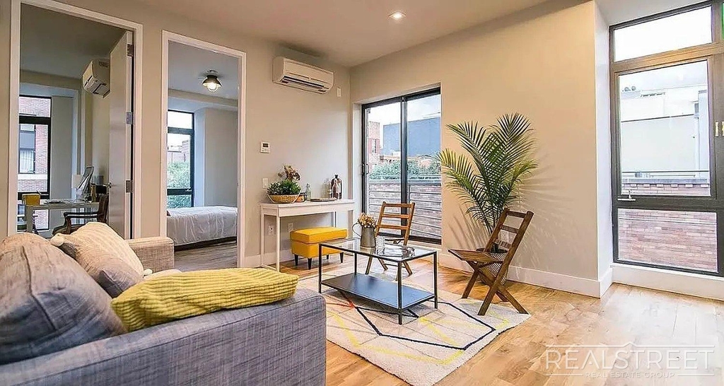 185 Leonard Street - Photo 0