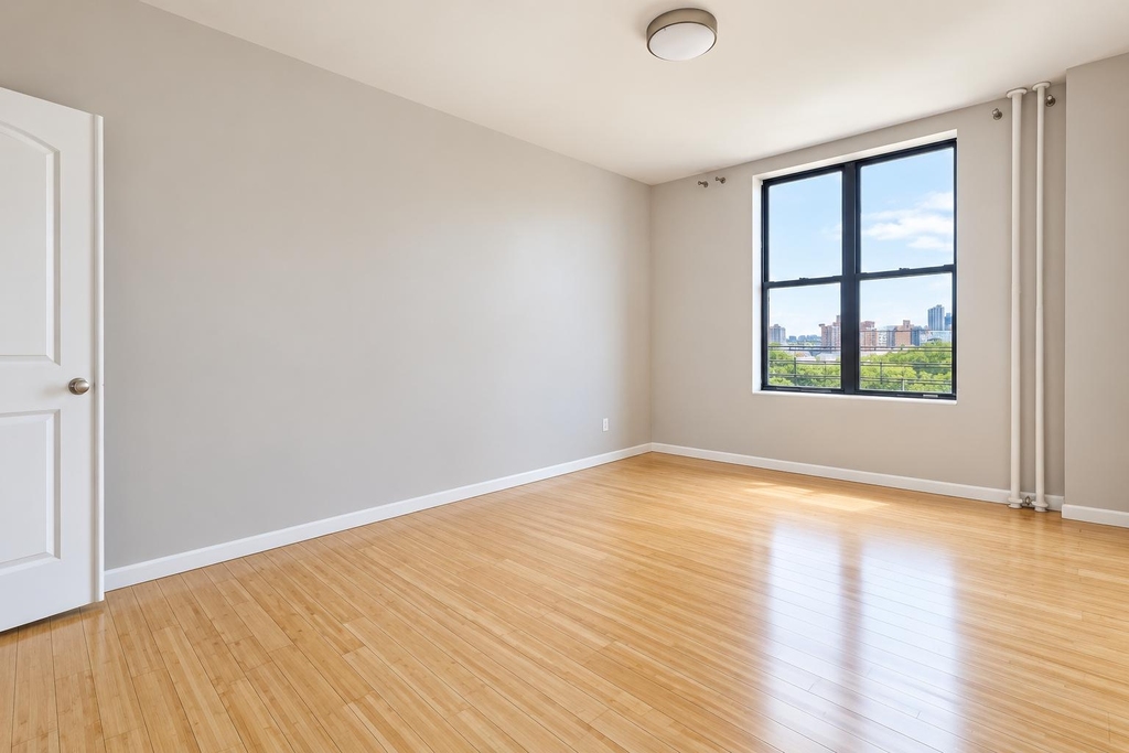 676 Riverside Drive - Photo 4