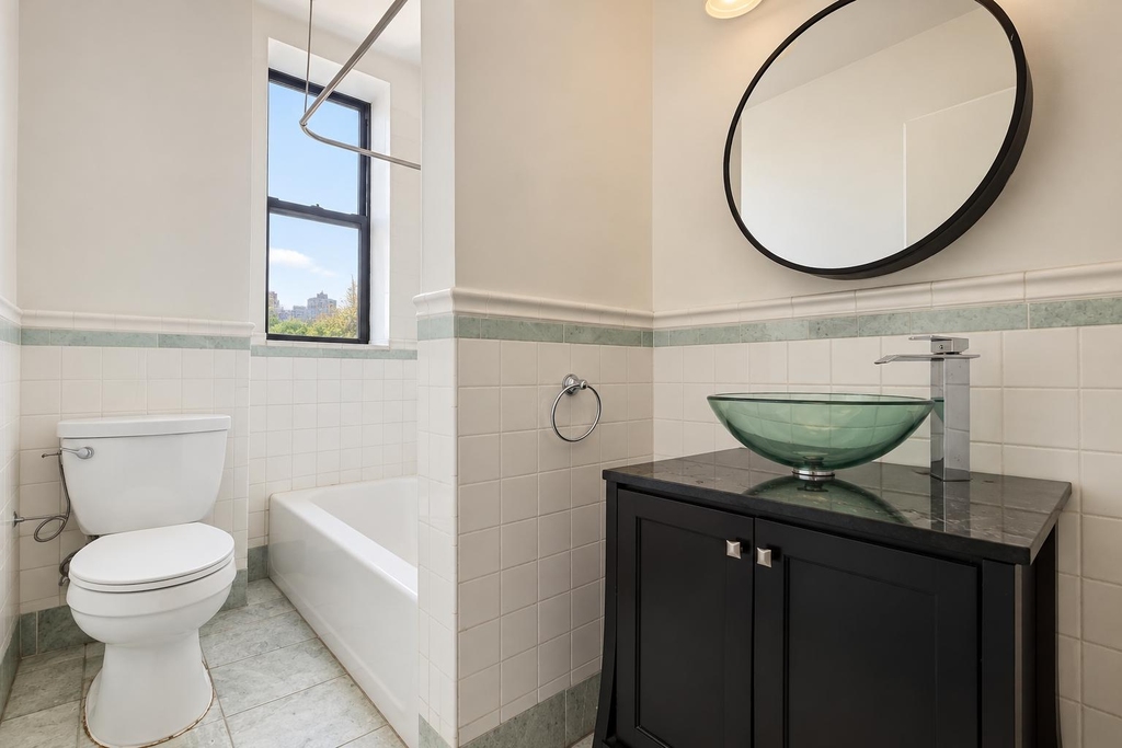 676 Riverside Drive - Photo 7