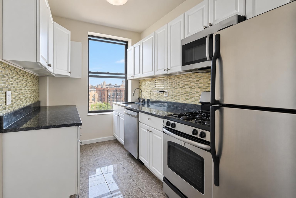 676 Riverside Drive - Photo 6