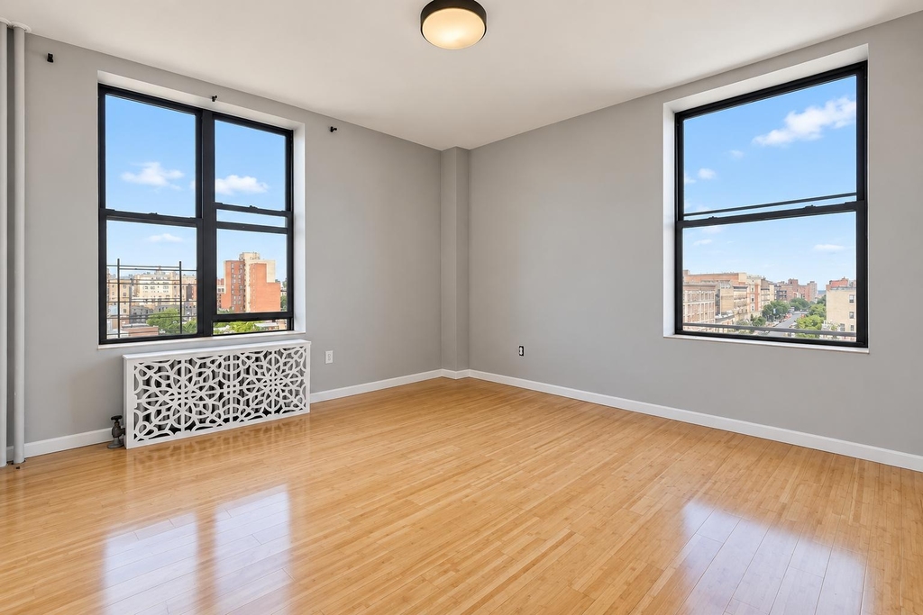 676 Riverside Drive - Photo 5