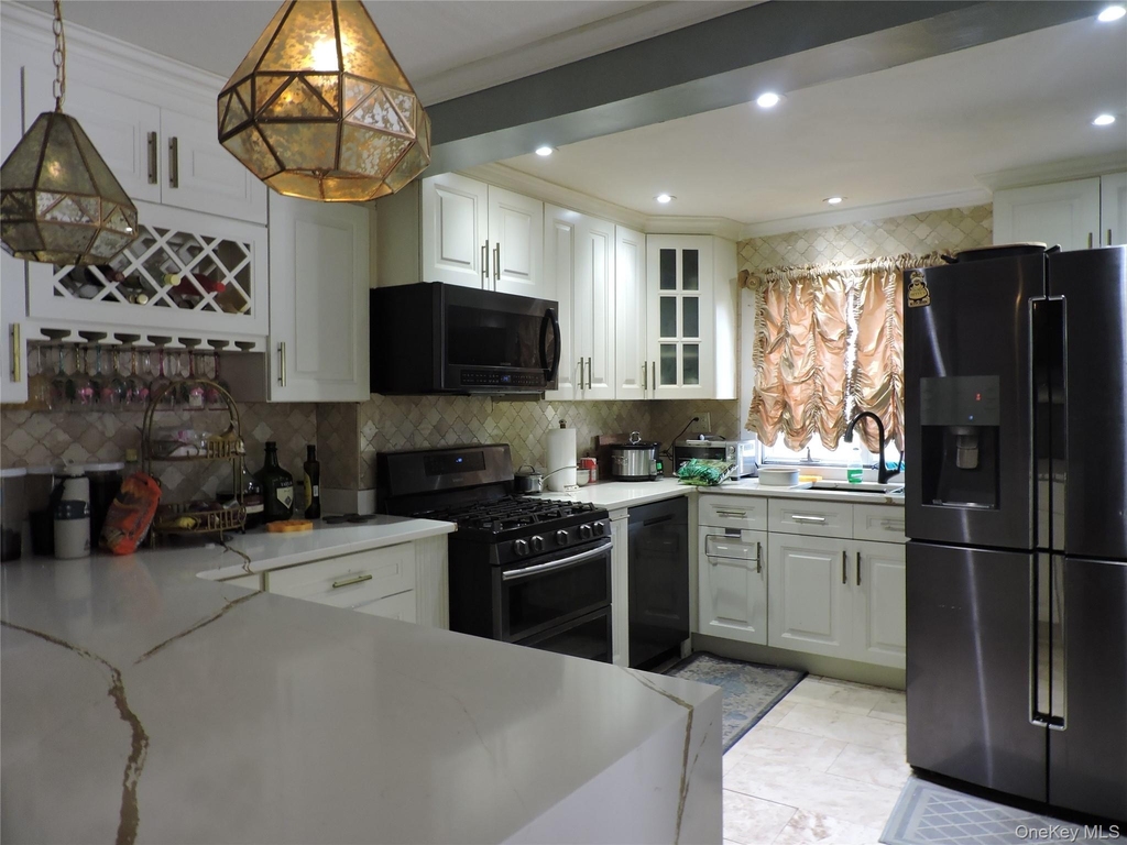 18 Leach Street - Photo 3