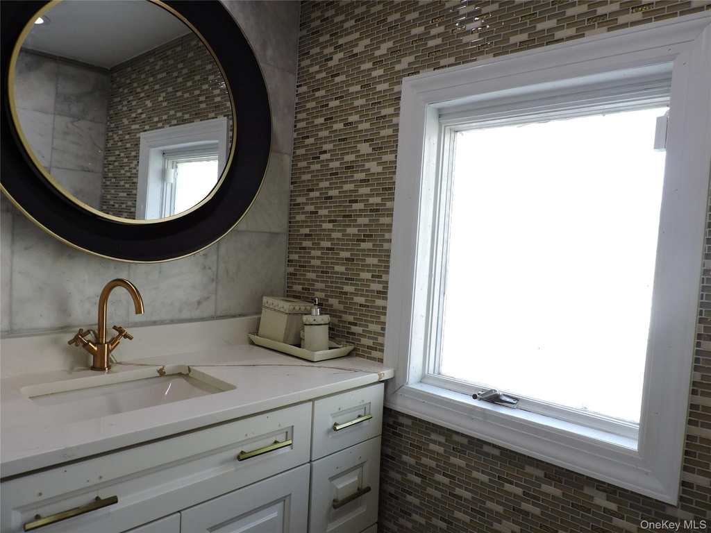 18 Leach Street - Photo 2