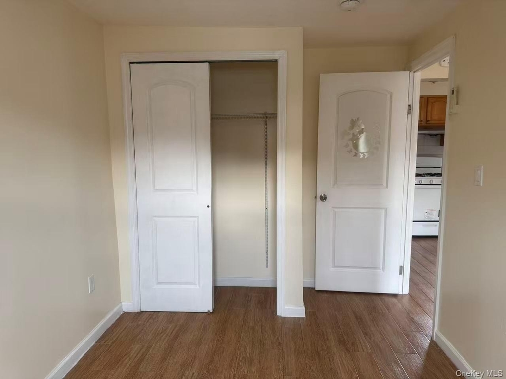18-19 College Point Boulevard - Photo 8