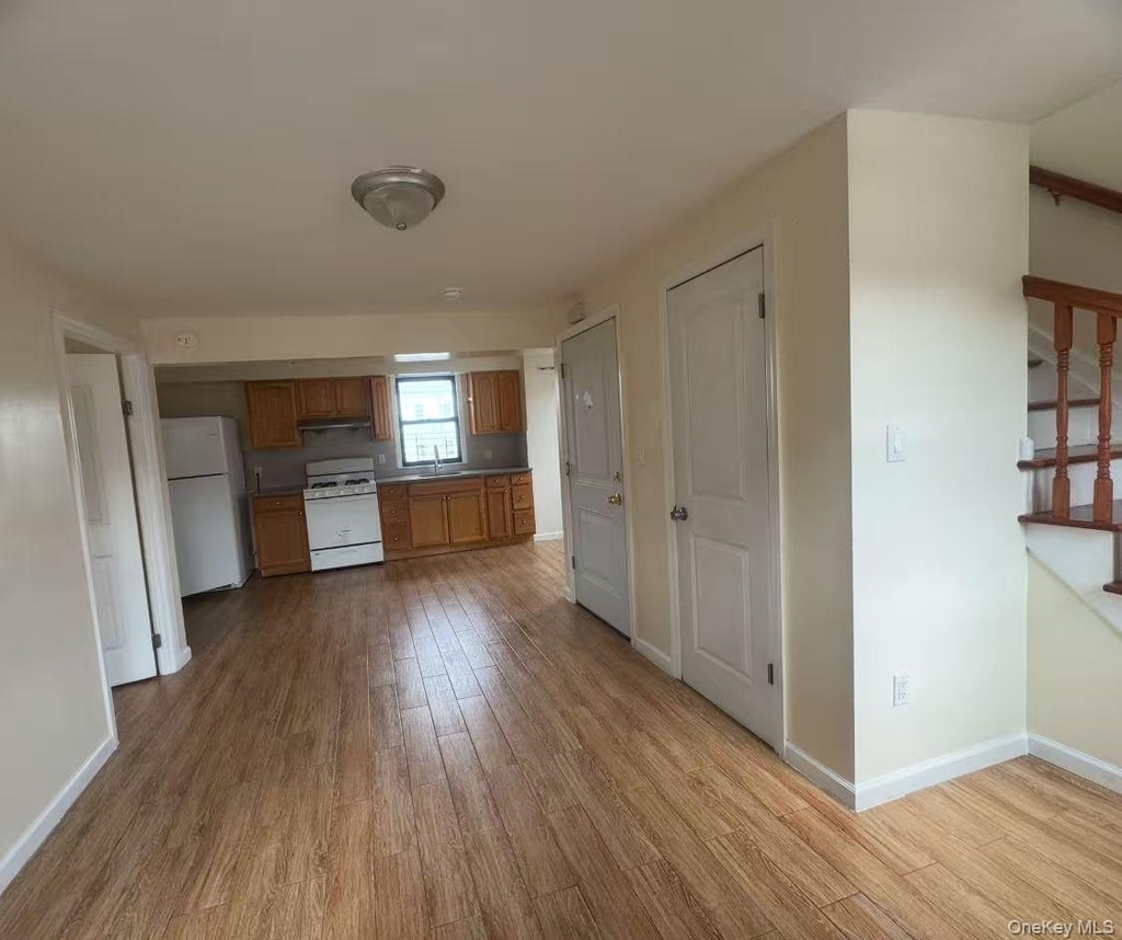 18-19 College Point Boulevard - Photo 1