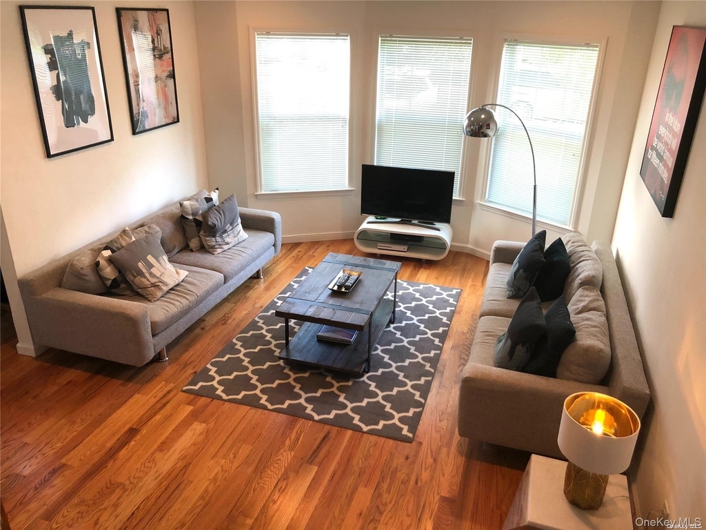 9 Mohegan Avenue - Photo 1