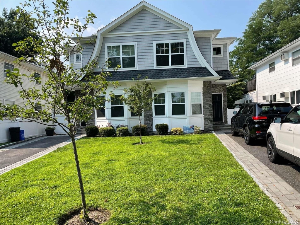 9 Mohegan Avenue - Photo 0