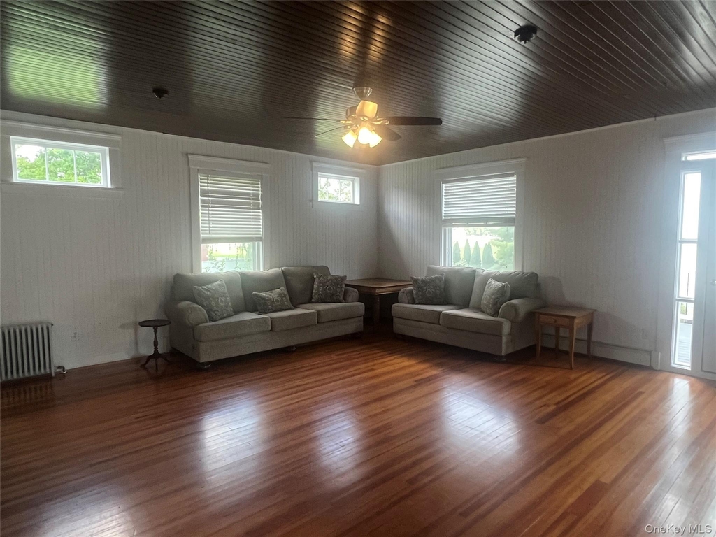 7 Parkway - Photo 1