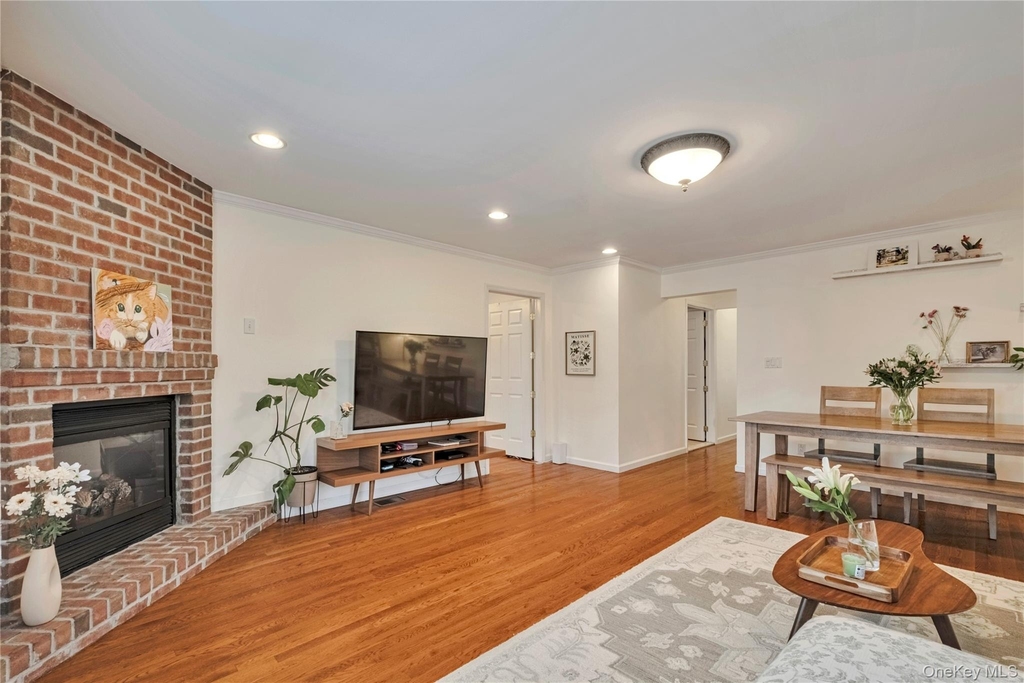 119 Montgomery Avenue - Photo 2