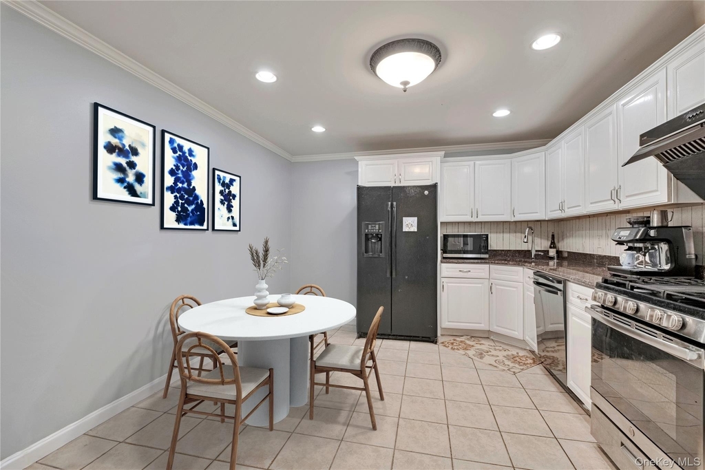 119 Montgomery Avenue - Photo 3