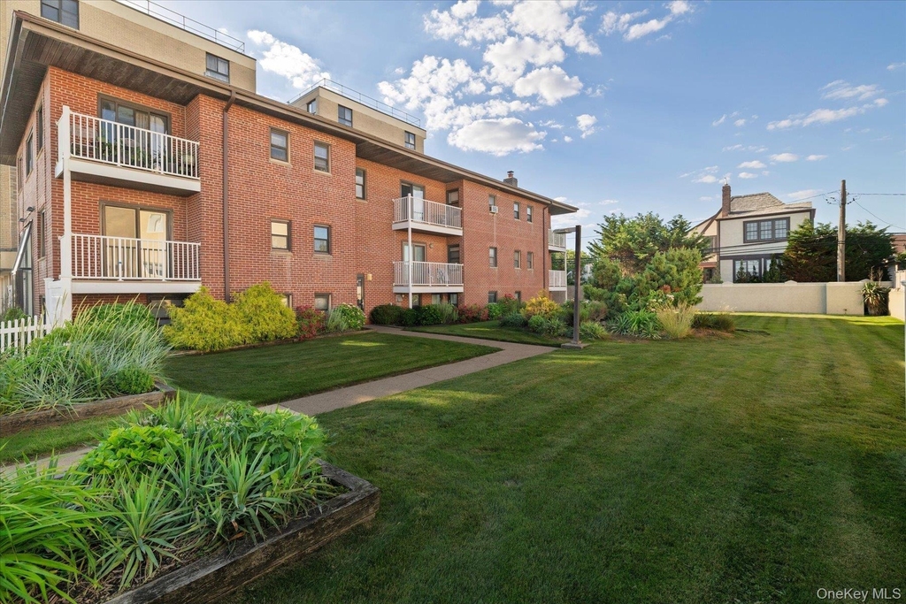 475 W Broadway - Photo 10