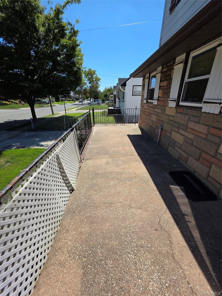 66 Gates Avenue - Photo 2